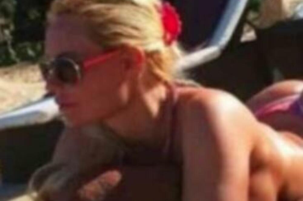 OVO JE SRPKINJA SA NAJVEĆIM GRUDIMA: Snima za PLEJBOJ, a njih treba što pre da OSIGURA (FOTO)