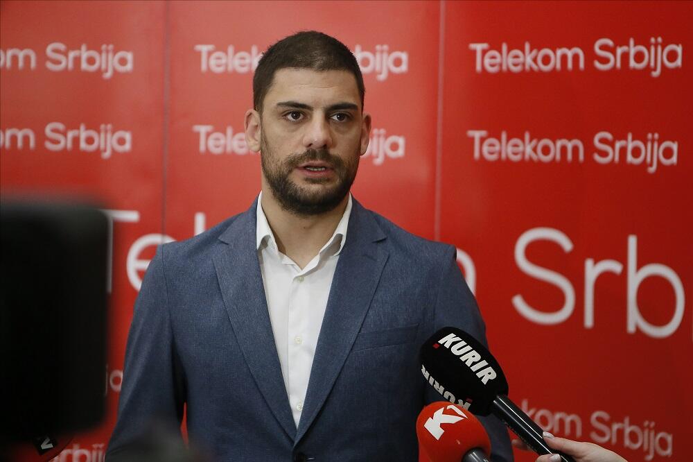 MILAN MARIĆ JE SVE ODUŠEVIO U ULOZI VODITELJA: Za tri ŽIVOTA nećete POGODITI koliko on ZAPRAVO IMA GODINA