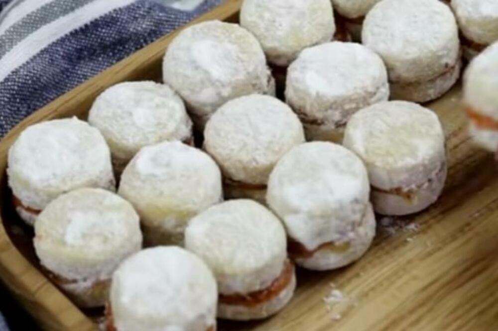 DODAJTE OVAJ SOK U VANILICE I OD SADA ĆETE IH STALNO TAKO SPREMATI: Prave STARINSKE na kojima su odrasle GENERACIJE