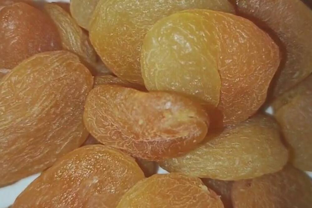 EVO KOLIKO SUVIH KAJSIJA TREBA DA POJEDETE ZA BOLJI VID I VARENJE: Lekari rekli SVOJE samo tako se nećete RAZBOLETI