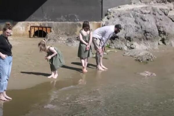 STANOVNIKE OPATIJE DOČEKAO NESVAKIDAŠNJI PRIZOR NA PLAŽI: Do sada neviđen prizor, turisti u ŠOKU! (VIDEO)