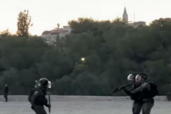 IZRAELSKA POLICIJA UŠLA U KOMPLEKS DŽAMIJE AL AKSA: Samo 2 dana nakon velikog sukoba sa Palestincima! (VIDEO)