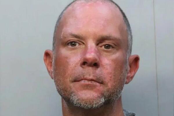 KOPAO PO PODLAKTICI DOK NIJE PROKRVARILA: Namerno raskrvario RUKU, pa sa sopstvenom KRVLJU uradio nešto JEZIVO!