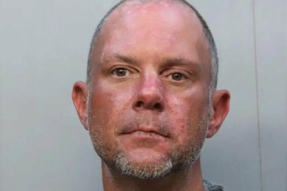 KOPAO PO PODLAKTICI DOK NIJE PROKRVARILA: Namerno raskrvario RUKU, pa sa sopstvenom KRVLJU uradio nešto JEZIVO!