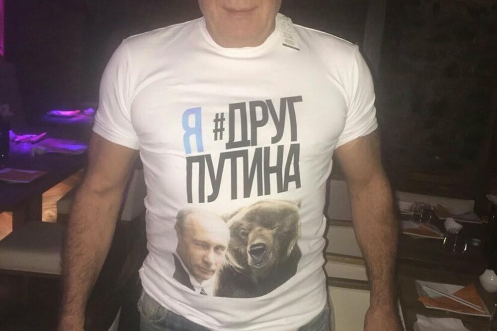 KAKO VETAR DUNE: Mima Karadžić se slikao u Putinovoj majici, a ranije snimao spot o NATO!