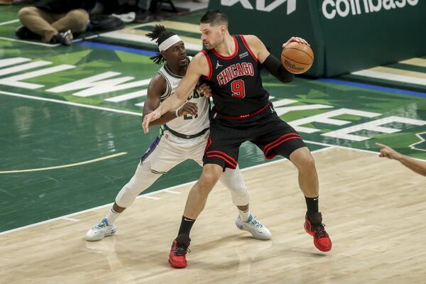 NIKOLA UZALUD BRILJIRAO! Milvoki pobedom počeo odbranu titule, Čikago NEMOĆAN - Boston i Finiks slavili posle drame