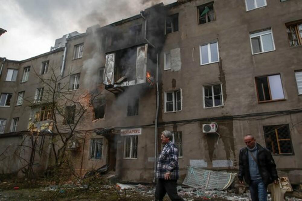 Uništena stambena zgrada u Ukrajini 