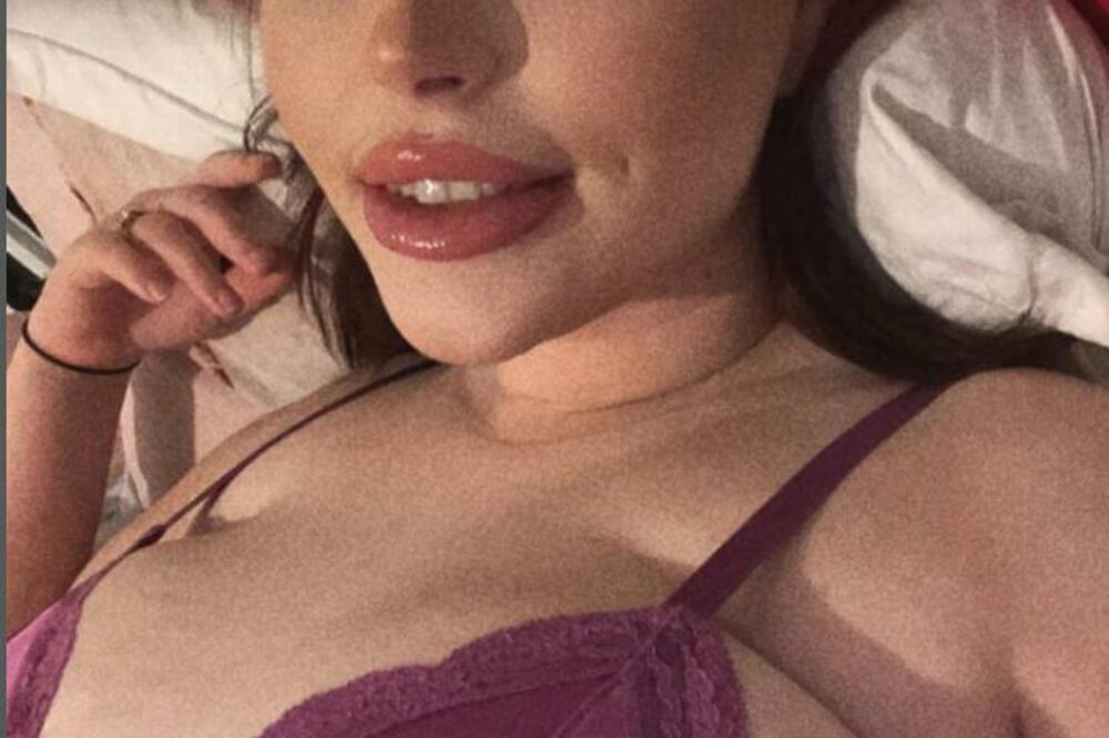 OVA MAMA ZARAĐUJE 12.000 EVRA JER OBJAVLJUJE OVO NA PLATFORMI ZA ODRASLE: To niko ne radi SEM NJE (VIDEO)