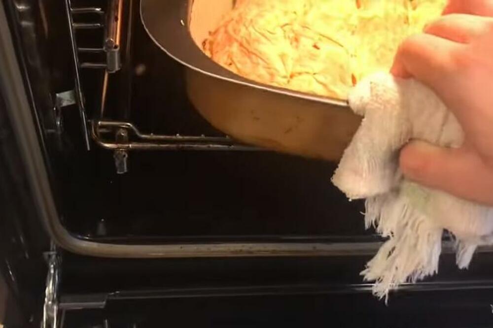 KAD NEMATE NOVAC NI VREME, OVA PITA JE DOBRODOŠLA: Bajati hleb i brza priprema je čine NEODOLJIVOM (RECEPT)