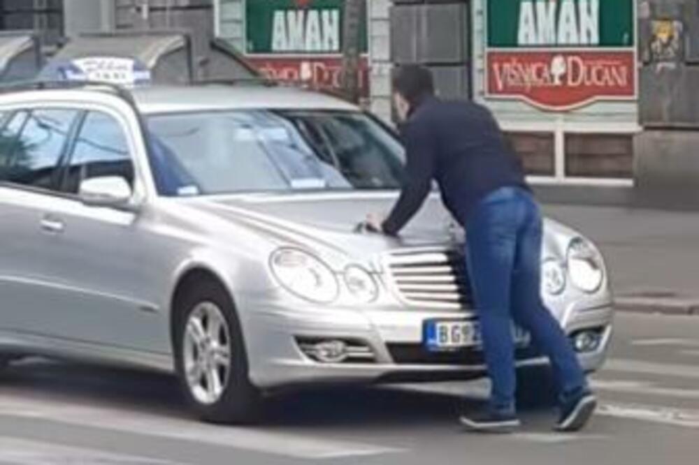 ZAMALO DA ČOVEK IZGUBI GLAVU! Taksista ga posle makljaže vozio na HAUBI, sve se desilo usred bela dana u BG (VIDEO)