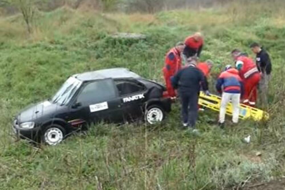 JEZIV PRIZOR U ZAJEČARU: Izleteo sa staze i autom pokosio devojku! (VIDEO)