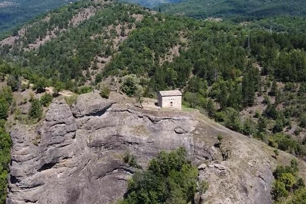 U OVOJ SRPSKOJ CRKVI SE NIKO NE VENČAVA NITI KRŠTAVA: Kažu da je ovo mesto GDE VAS NI VRAG NE ČUJE! (FOTO)