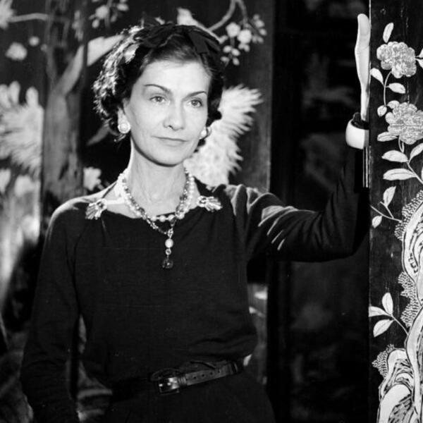 PRIČALA S MRTVIMA, SAHRANJIVALA LUTKE: Istina o ovoj poznatoj dami LEDI KRV U ŽILAMA! (VIDEO)