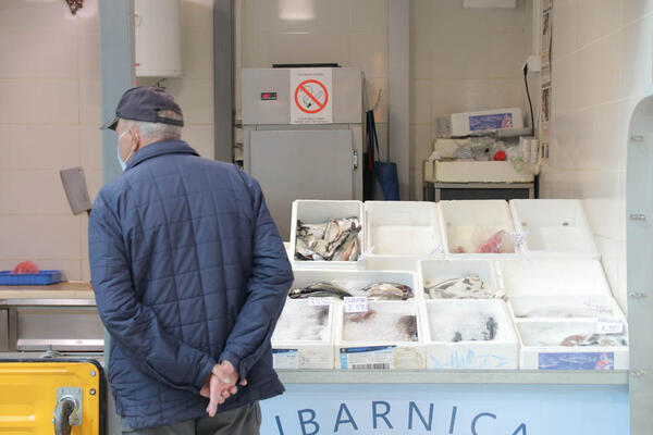 EVO KAKO DA PREPOZNATE DA LI JE RIBA SVEŽA: Ako ove 3 stvari nisu kako treba, NE KUPUJTE JE nikako!