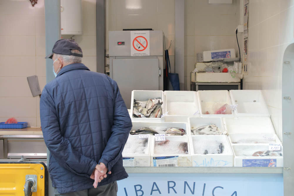 EVO KAKO DA PREPOZNATE DA LI JE RIBA SVEŽA: Ako ove 3 stvari nisu kako treba, NE KUPUJTE JE nikako!