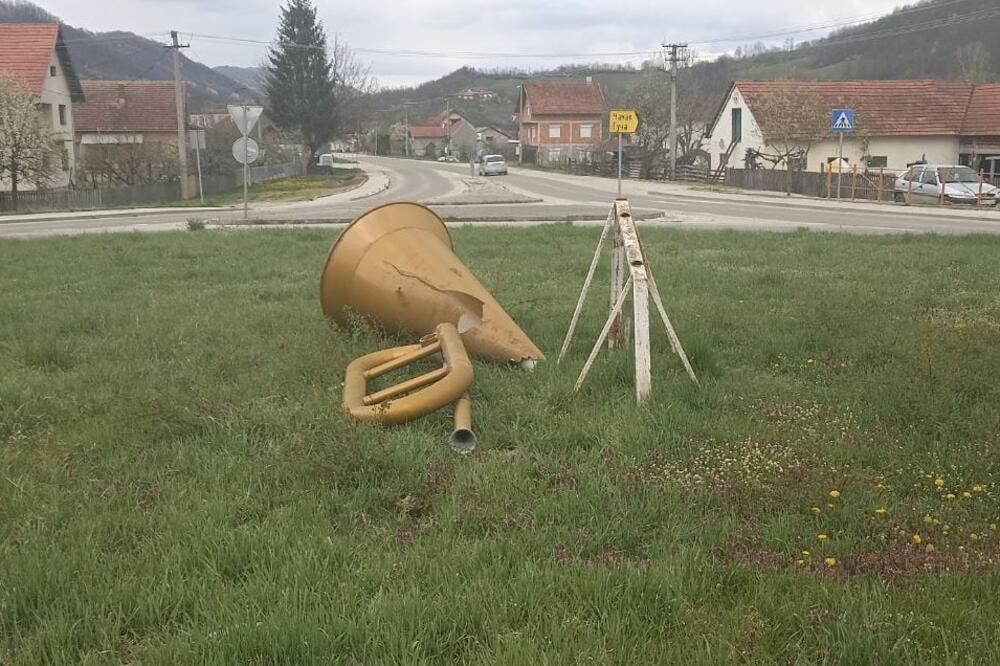 NEZAPAMĆEN VANDALIZAM, UNIŠTEN SIMBOL GUČE: 15 godina je ova TRUBA dočekivala i ispraćala stotine hiljada saboraša