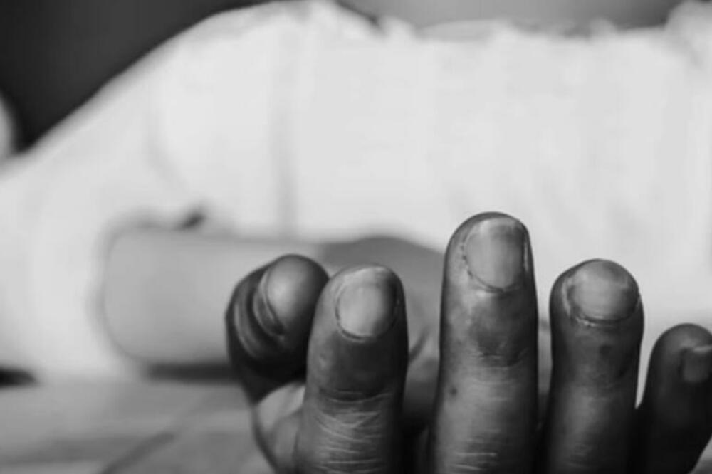 LEŽALA JE OFUCANA I ZAKLJUČANA 25 GODINA NA TAVANU: SMRAD je bio tako strašan da je oterao policiju (VIDEO)