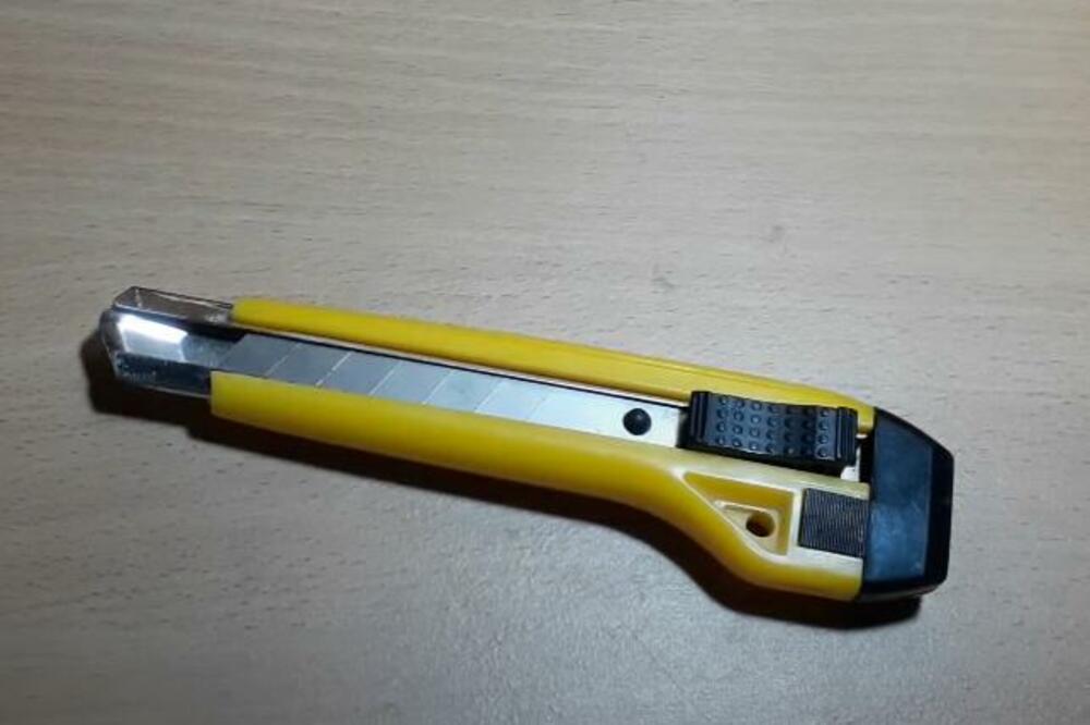 ŠTA JE ISPRAVNO, "SKALPEL" ILI "SKALPER"? Kako vi zovete predmet sa fotografije? Samo jedan oblik je pravilan