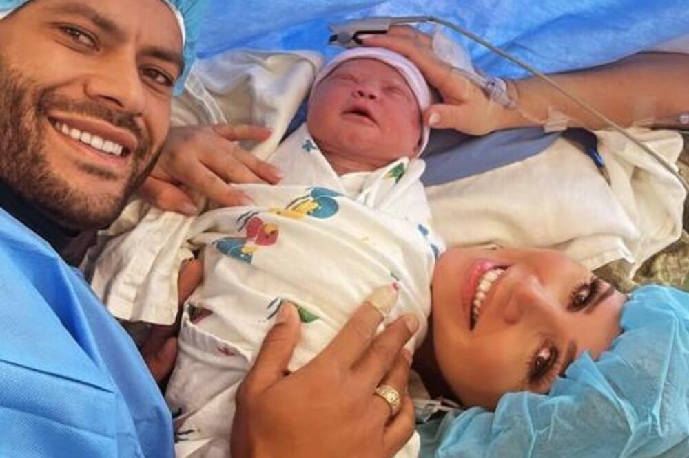 VELIKA SREĆNA PORODICA: Čuveni Brazilac dobio dete sa NEĆAKOM bivše supruge! Čekamo njenu "čestitku"... (FOTO)