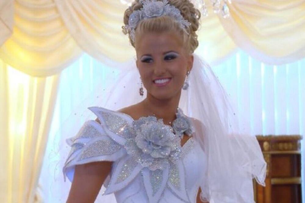 NA VENČANJU JE IMALA 73 KUMA I 7 DEVERUŠA, ALI TO NIJE NAJBIZARNIJE: Pašćete u nesvest kada vidite ZA KOGA SE UDALA