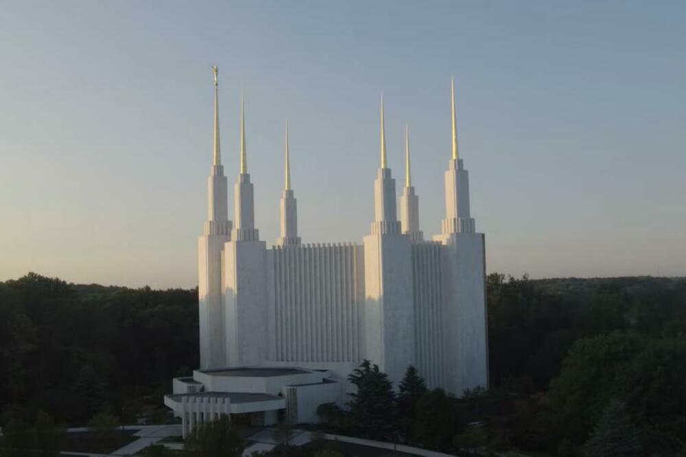 NEVEROVATNO: Mormonski hram sa 6 ZLATNIH kula otvara svoja VRATA za javnost nakon 50 GODINA! (VIDEO)