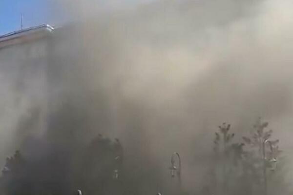 CENTAR MOSKVE U DIMU: Izbio požar pored gradonačelnikove kancelarije! (VIDEO)