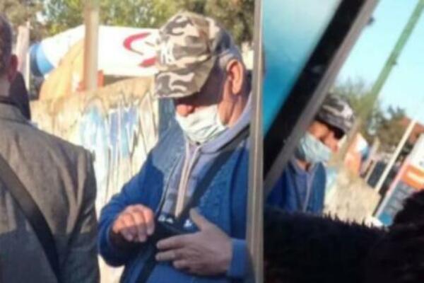 MANIJAK VREBA NA STANICI, DA LI GA PREPOZNAJETE? "Redovno je na Bogosloviji, koristi gužve da pipka devojke"(FOTO)