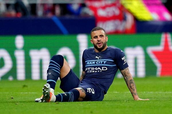 KAKAV SKANDAL: As Mančestera se skidao u baru i pokazivao polni organ devojkama (VIDEO)