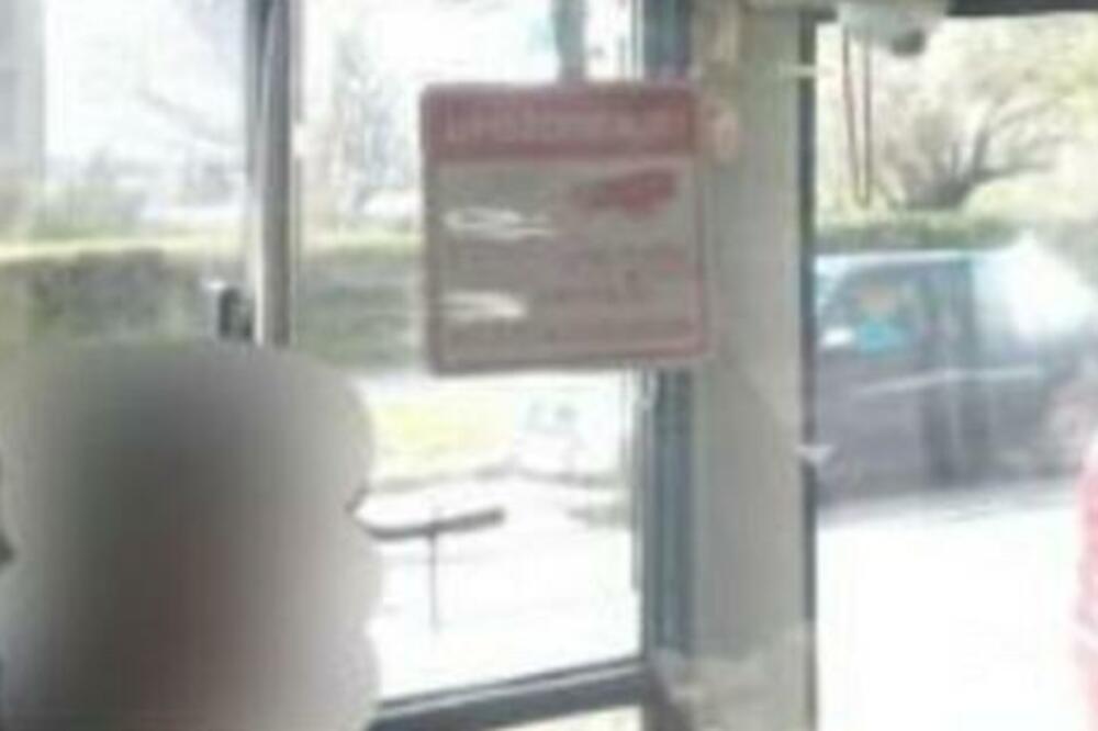 "KARTE NEMAM, ZA DRUGO ME NE PITAJ...": Urnebesan NATPIS vozača autobusa u Beogradu, PLAKAĆETE OD SMEHA! (FOTO)