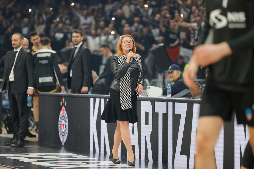 DA SE NAJEŽIŠ! 20.000 Grobara peva UGLAS kao jedan! (VIDEO)