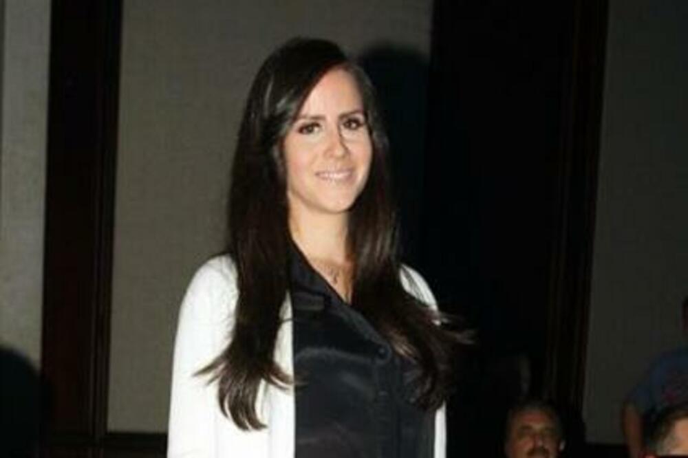 ONA JE DOKAZ ŽENSTVENOSTI, STILA I MANIRA! Fotografija koja se gleda bez daha: Prva dama Tamara Vučić u venčanici!