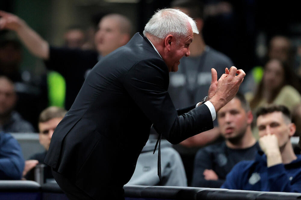 ZAMALO GA ZGROMIO! Obradović urlao na Avramovića, žučno ga psovao! (VIDEO)