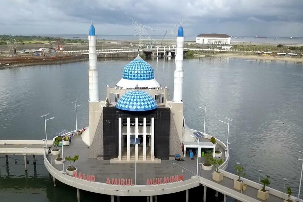 DA LI STE VIDELI PLUTAJUĆU DŽAMIJU? Umetničko delo koje privlači TURISTE, izgleda BOŽANSTVENO! (FOTO)