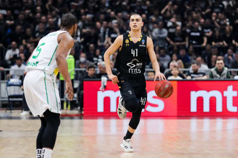 KOŠARKAŠ BURSE NAGRAĐEN ZA DOBRE PARTIJE U ARENI: Izabran je za MVP-ja osmine finala Evrokupa!