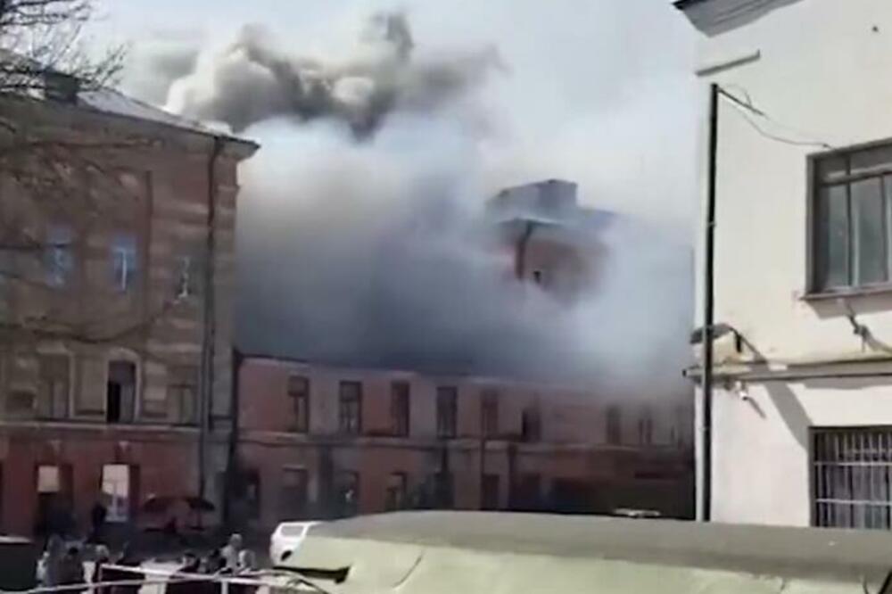 VELIKI POŽAR U RUSKOJ VOJNOJ ZGRADI: Gust dim kulja, strahuje se da ima MRTVIH! (FOTO)