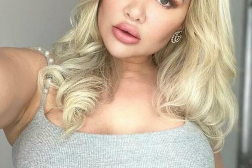 MAMA ISPUNJAVA FETIŠE STRANCIMA, I DAJU JOJ SVO BOGATSTVO: Nikome nije dosta ovog ATRIBUTA (FOTO)