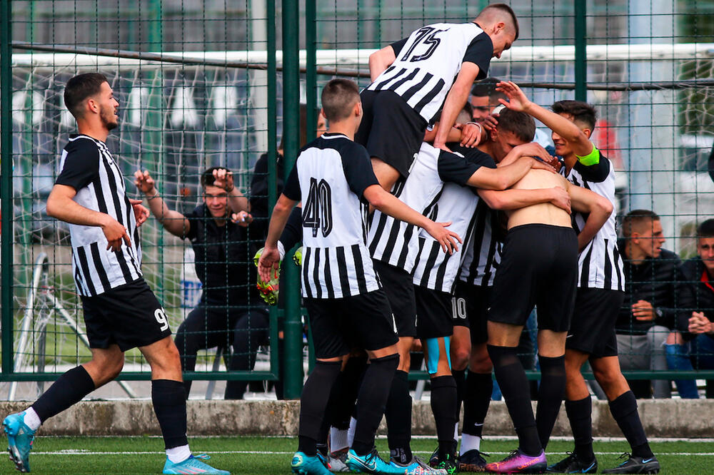 OMLADINCI CRNO - BELIH UBEDLJIVI U VEČITOM DERBIJU: Mnogi ne pamte ovakav rezultat, Zvezda ostaje na vrhu tabele!