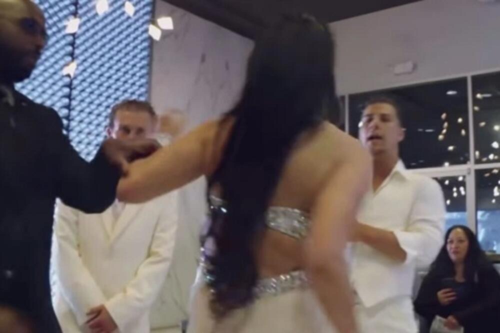 RASKINULI NA DAN SVADBE: Za sve kriva njegova ĆERKA (9) iz prvog braka!