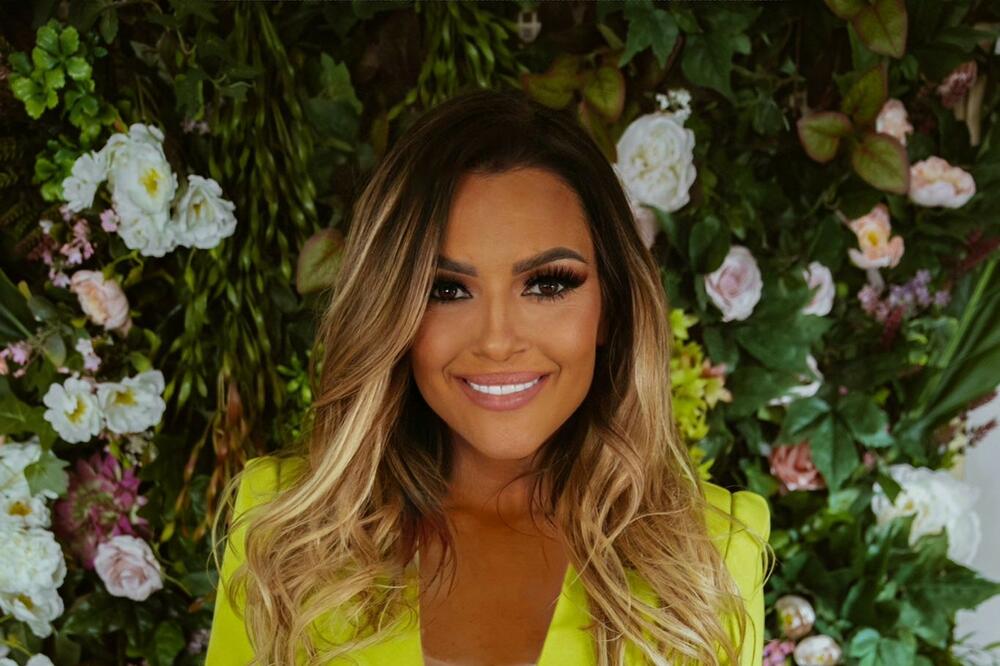 ZBOG JEDNE STVARI JE JELENA KOSTOV PROPUŠTALA PRAZNIKE SA PORODICOM: Dar od Boga joj je PROMENIO ŽIVOT!