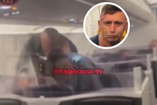 DA LI JE NORMALAN? Skakao Tajsonu po živcima - BATINE NIJE MOGAO DA IZBEGNE! Dobro nije izleteo iz aviona (VIDEO)