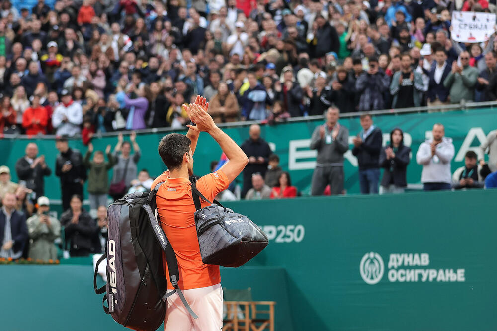 Novak uhvaćen posle meča - NAŠAO SE U ODABRANOM DRUŠTVU! (FOTO)