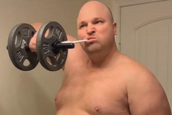 DMITRIJ AZOVSKI ŠOKIRAO PLANETU: Ljudi gledaju i ne veruju ŠTA JE URADIO! (VIDEO)