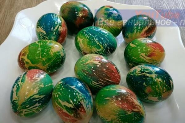 DANAS OFARBAJTE JAJA POZNATOM RUSKOM TEHNIKOM! Ovo još niste videli, uživaćete u neverovatnim BOJAMA (VIDEO)