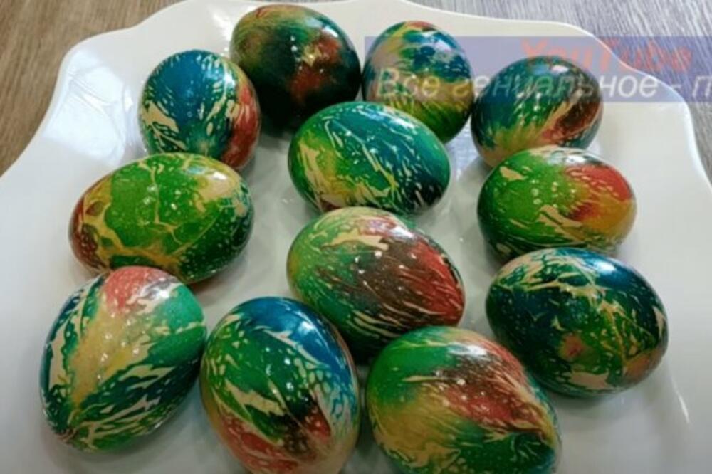 DANAS OFARBAJTE JAJA POZNATOM RUSKOM TEHNIKOM! Ovo još niste videli, uživaćete u neverovatnim BOJAMA (VIDEO)