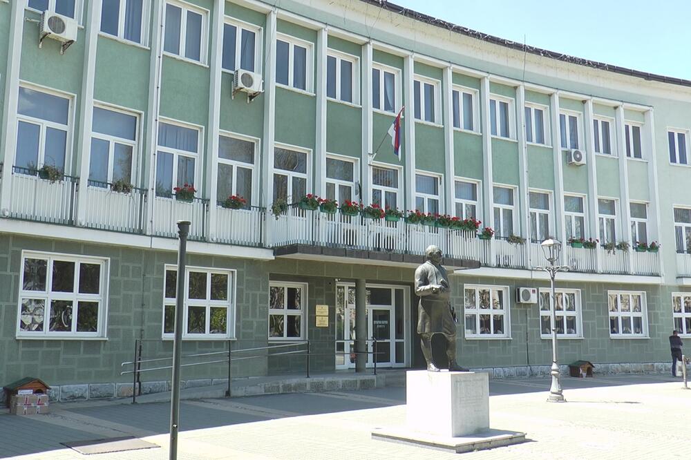 CELA POŽEGA PRIČA O 1 POTEZU POLICAJCA! Pronašao je novčanik PUN para, a onda je usledilo OVO!