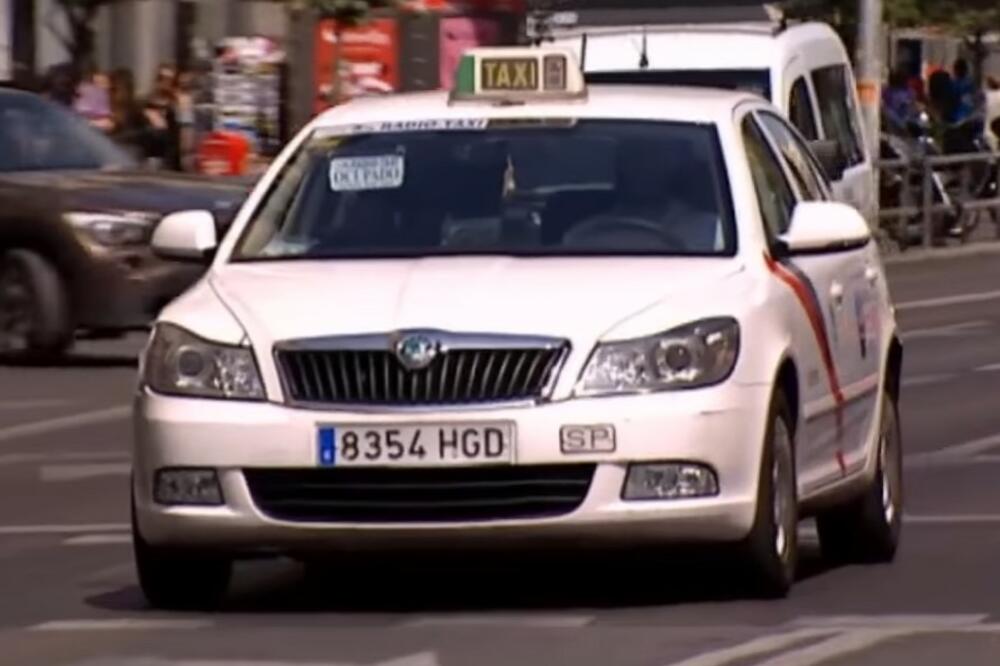 KAD JE VIDELA ŠTA MUŠKARAC RADI U TAKSIJU ODMAH JE OKRENULA VOZILO I VRATILA GA KUĆI: Neka to objasni ženi i deci