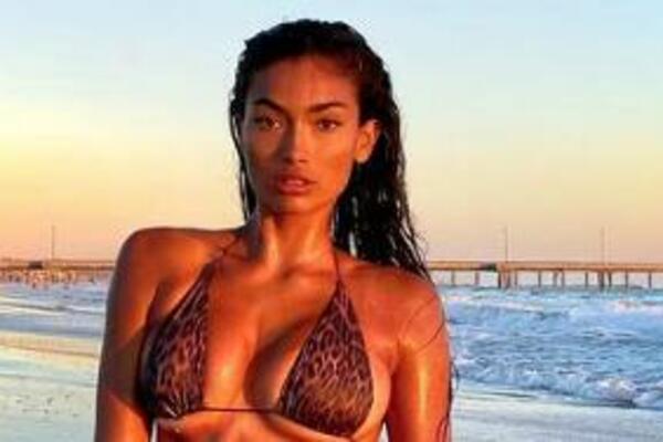 MANEKENKA OBJAVILA "GOLU" SLIKU, LJUDI MORALI DVAPUT DA GLEDAJU: Pokazala i dokazala zašto je jedna od NAJZGODNIJIH