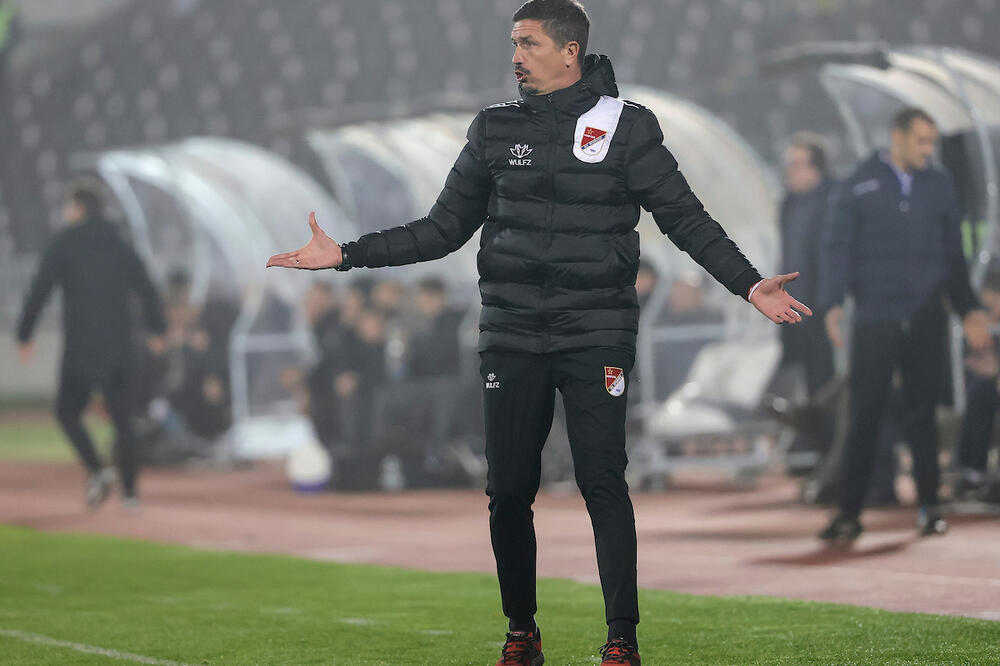 NOVA PROMENA TRENERA U SUPERLIGI: Crni niz od 10 mečeva ga koštao posla!