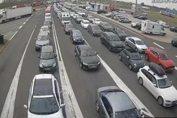 KRKLJANAC NA GRANICAMA: Na ovim prelazima se NAJDUŽE ČEKA! Zaobiđite ih!