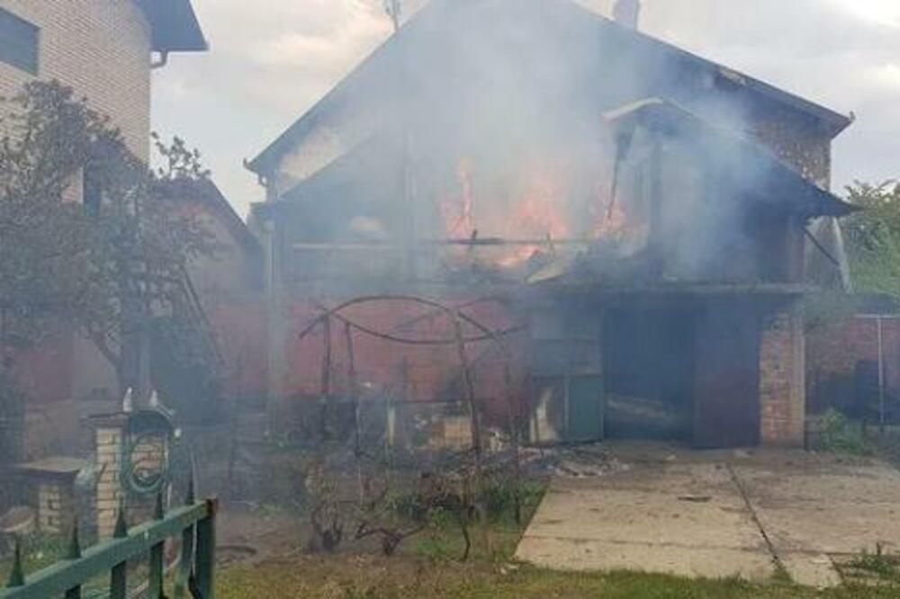 POŽAR U JAGODINI: Zapalili se pomoćni objekat i garaža! (FOTO)